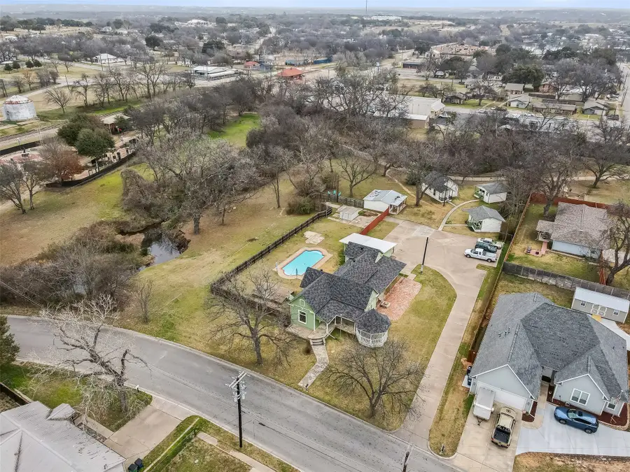 512 N Travis Street, Granbury, TX 76048 - Image #2