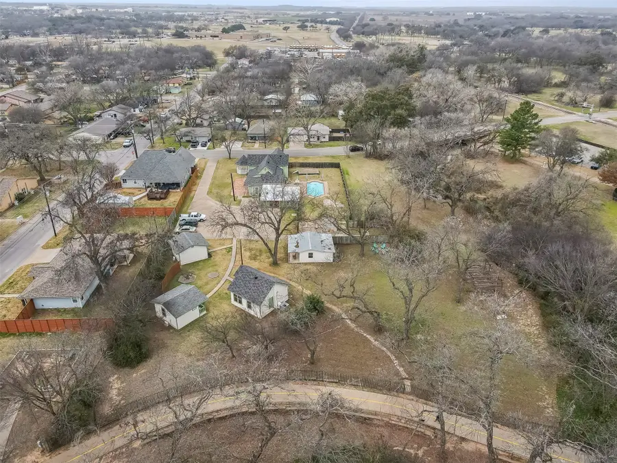 512 N Travis Street, Granbury, TX 76048 - Image #3
