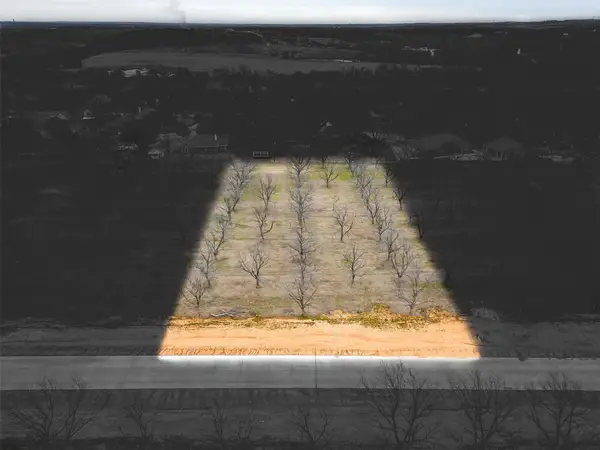 1118 E Landings N, Granbury, TX 76049