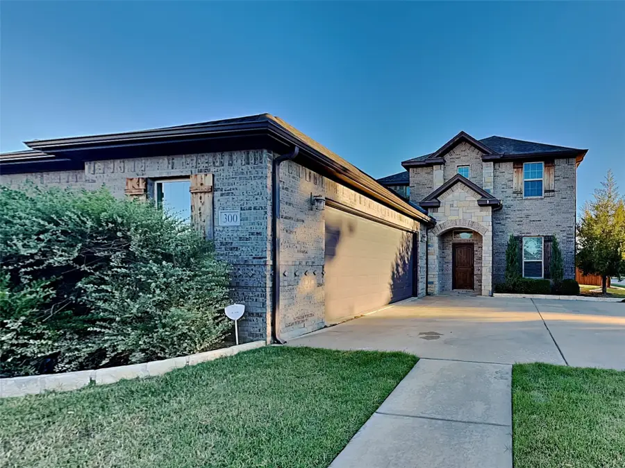 300 Madison Street, Burleson, TX 76028 - Image #2