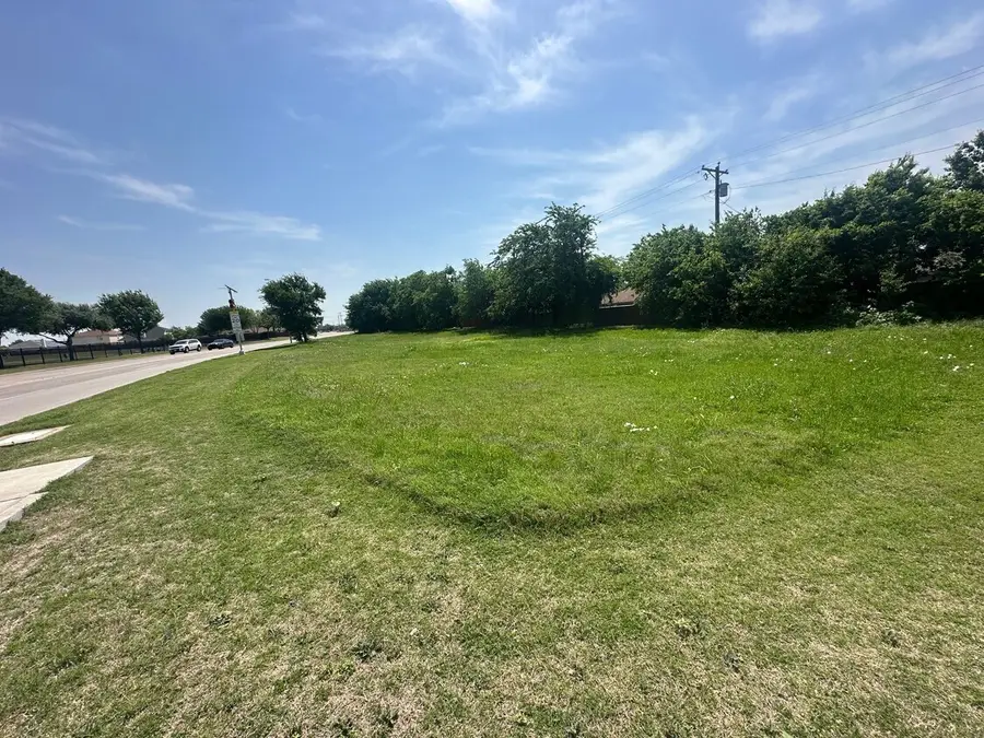 1161 W Warrior Trail, Grand Prairie, TX 75052 - Image #2