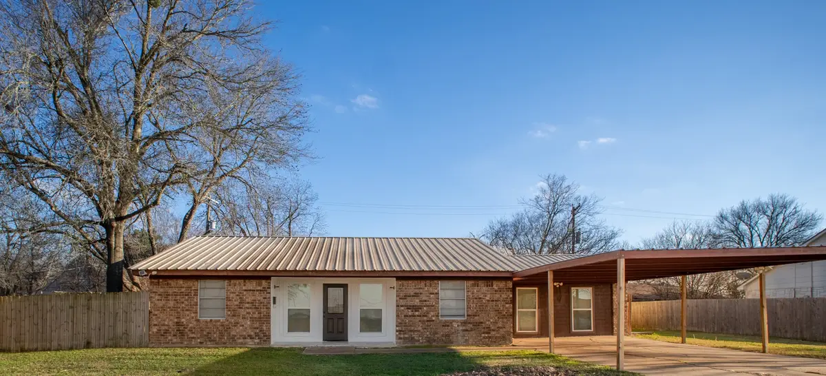 214 N Calhoun Street, Groesbeck, TX 76642 - Image #1
