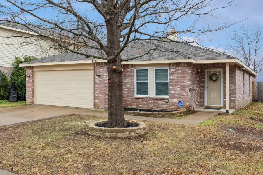 5220 Royal Burgess Drive, Fort Worth, TX 76135 - Image #2