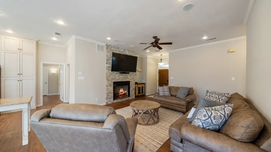 116 First Oak Drive, Enchanted Oaks, TX 75156 - Image #3