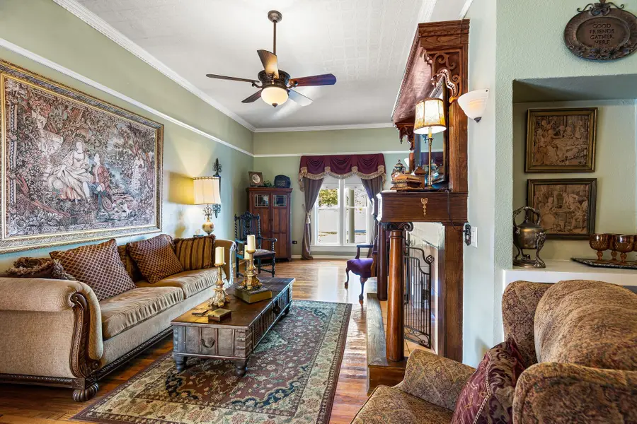 123 W Doyle Street, Granbury, TX 76048 - Image #3