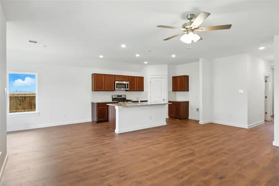 112 Patrick Henry Drive, Venus, TX 76084 - Image #2