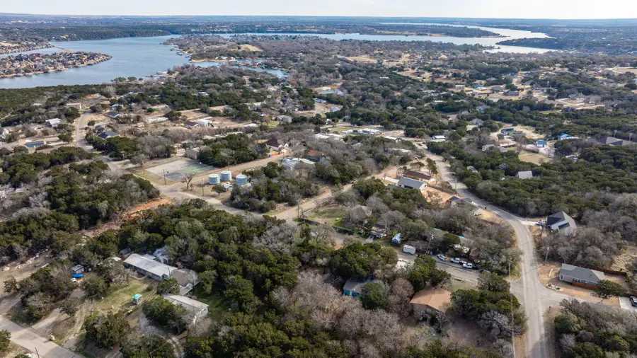 910 Scenic Drive, Granbury, TX 76048 - Image #3
