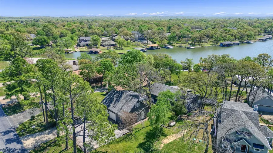 1214 Kiowa Drive E, Lake Kiowa, TX 76240 - Image #3