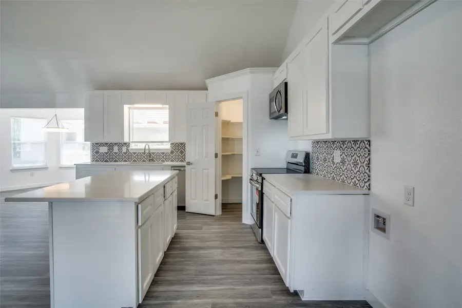 104 Buffalo Court, Runaway Bay, TX 76426 - Image #3