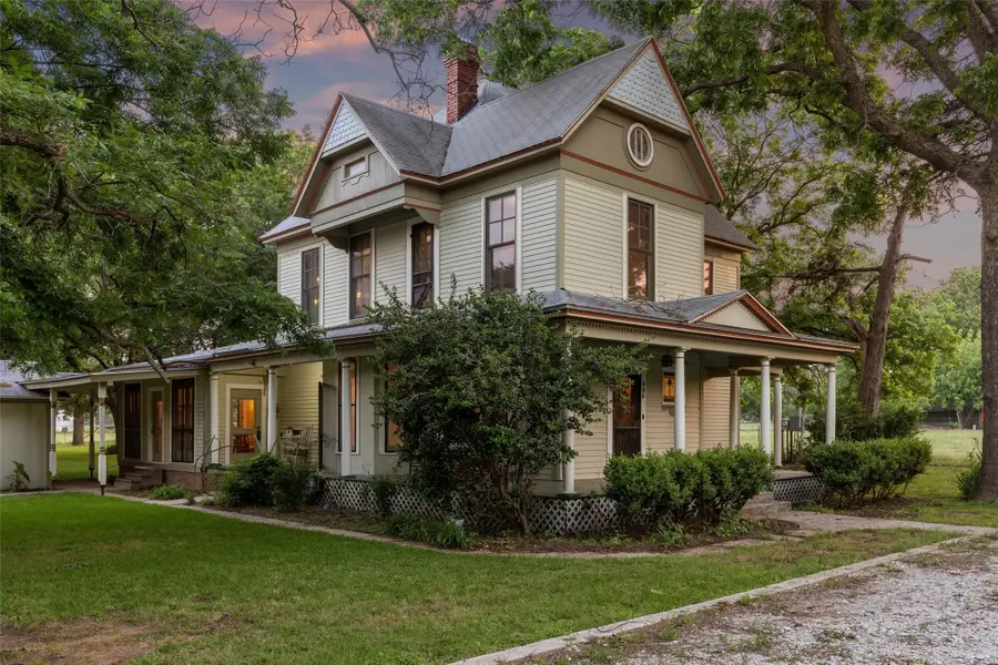 405 W Clifton Street, Pilot Point, TX 76258 - Image #2