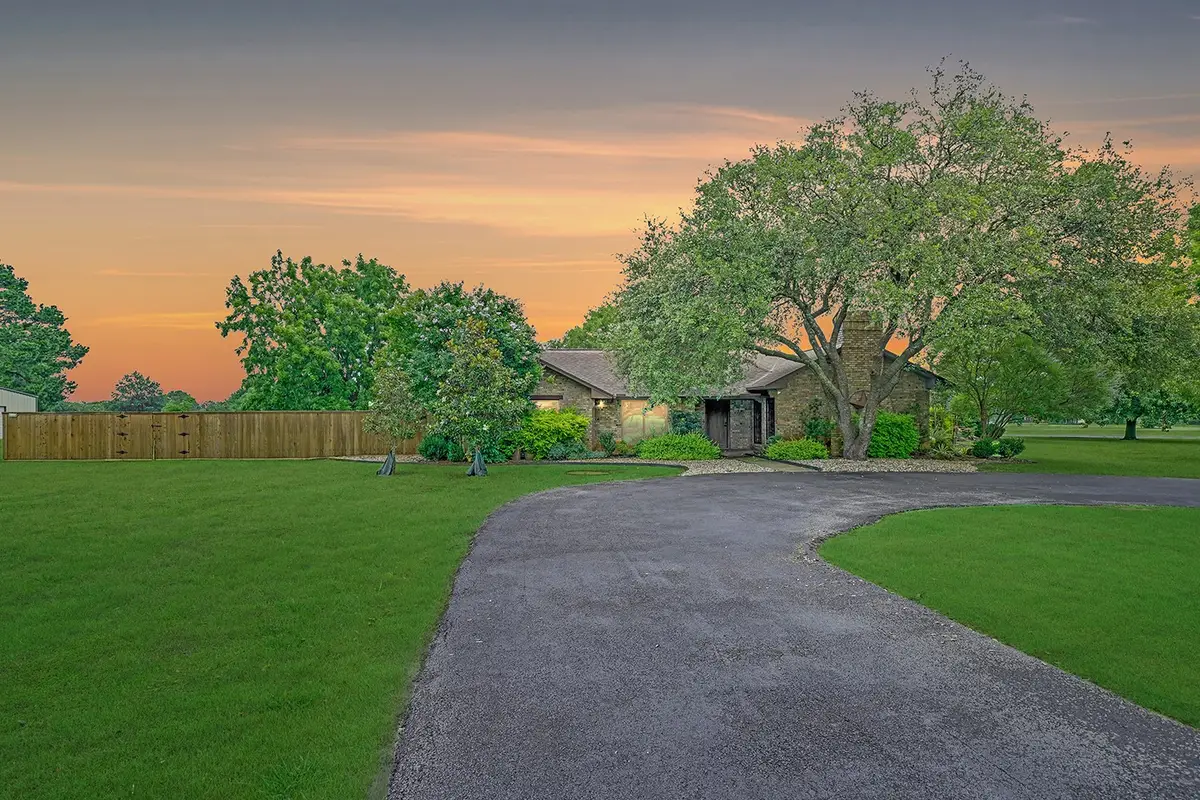 9577 Vail Eton Drive, Pilot Point, TX 76258 - Image #1