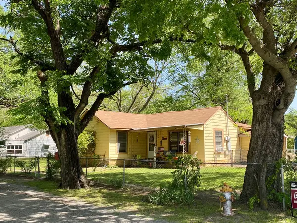 1115 S 6th Street, Bonham, TX 75418