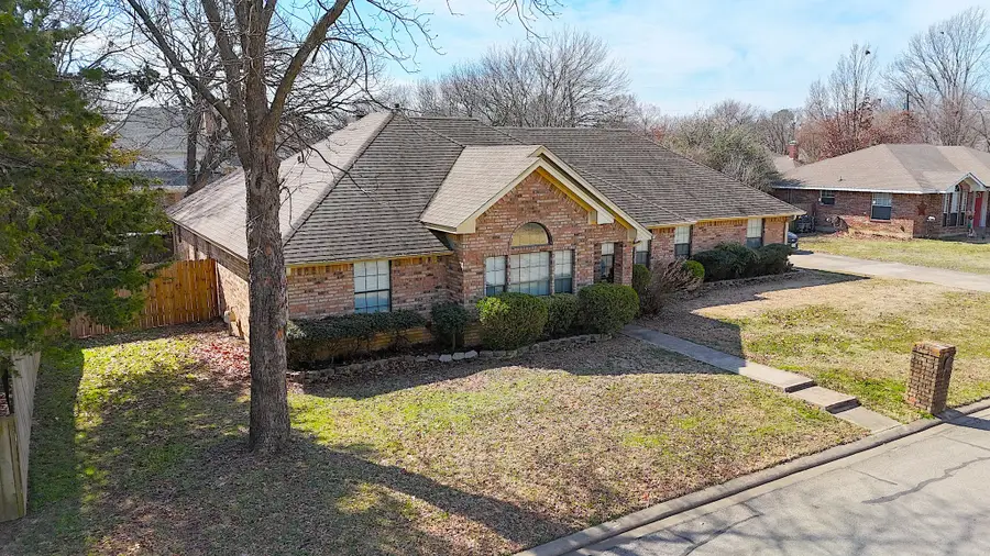 812 Mockingbird Street, Bonham, TX 75418 - Image #3