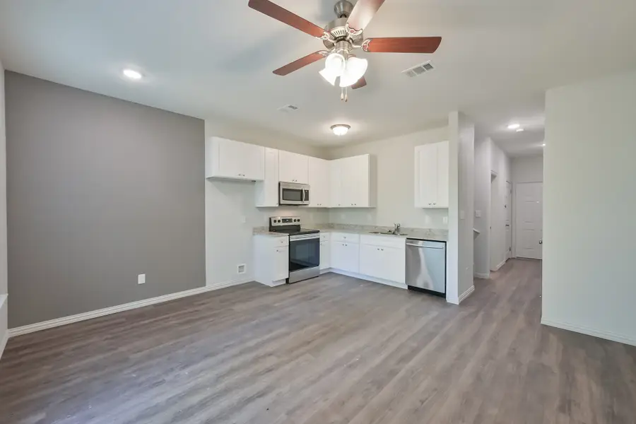 1716 E Powell Avenue, Fort Worth, TX 76104 - Image #2