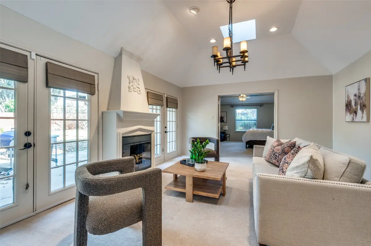 2701 Shadow Drive W, Arlington, TX 76006 - Image #1