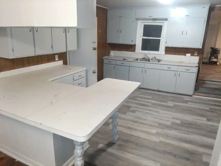 835 W Thompson Street, Jacksboro, TX 76458 - Image #2