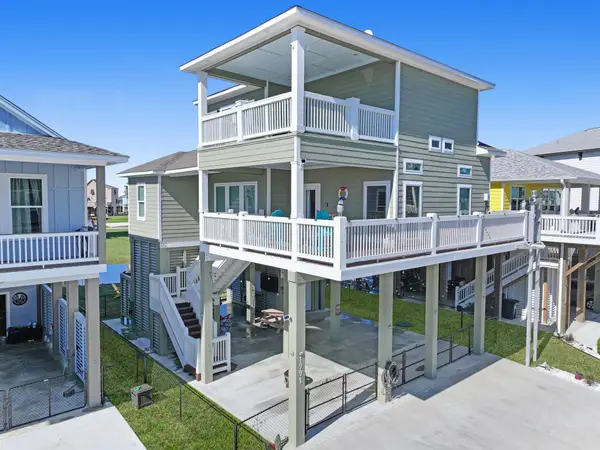 1991 Royaville Ct, Crystal Beach, TX 77650