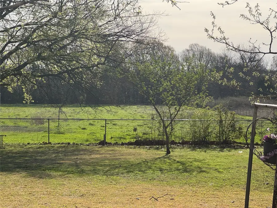 429 Broadway Street, Bells, TX 75414 - Image #2