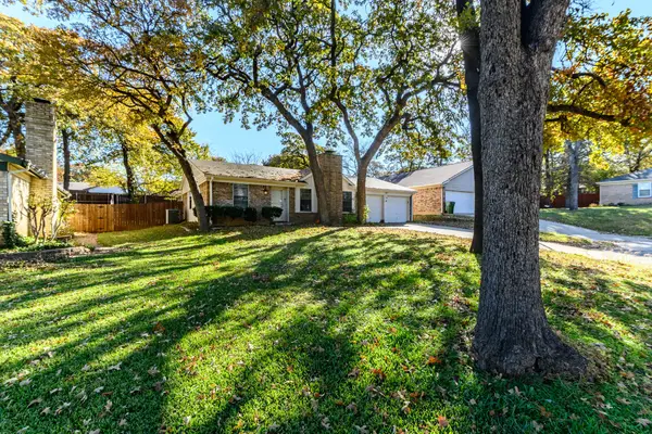 4815 Crestmont Court, Arlington, TX 76017