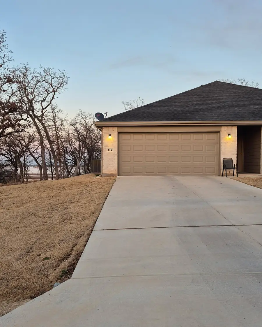 112 Hogan Place, Runaway Bay, TX 76426 - Image #2