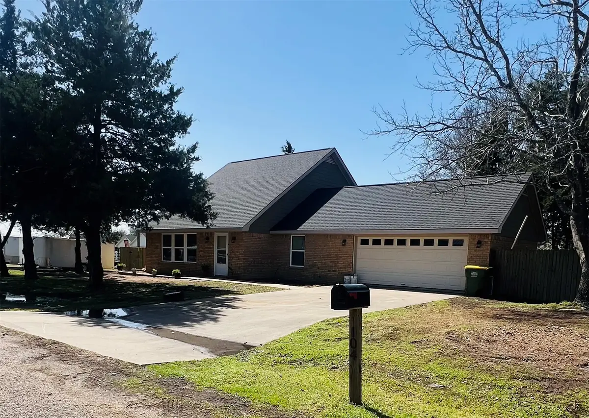 104 Cedar Creek Drive, Groesbeck, TX 76642 - Image #1