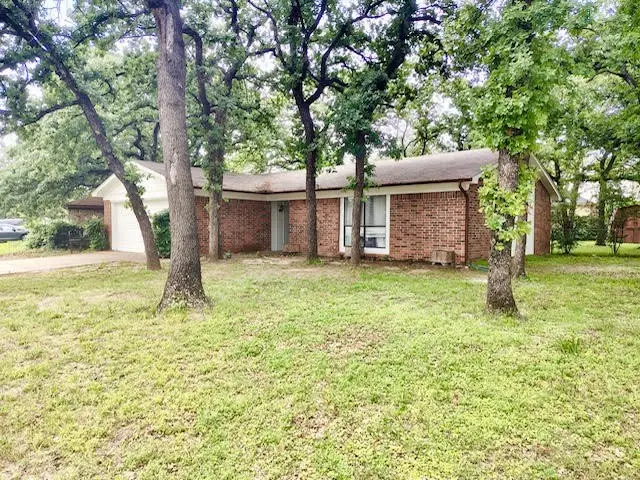 829 Lake Crest Parkway, Azle, TX 76020 - Image #2