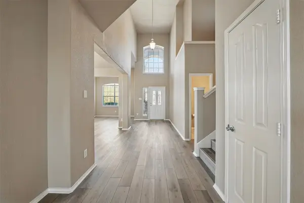 804 Starling Lane, Aubrey, TX 76227