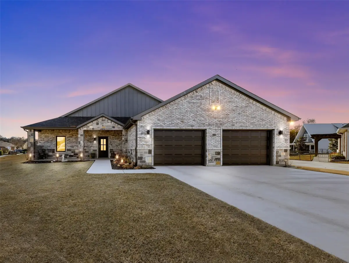 502 S Bay Court, Runaway Bay, TX 76426 - Image #1