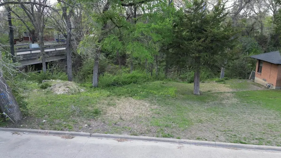 1701 Fernwood Avenue, Dallas, TX 75216 - Image #2