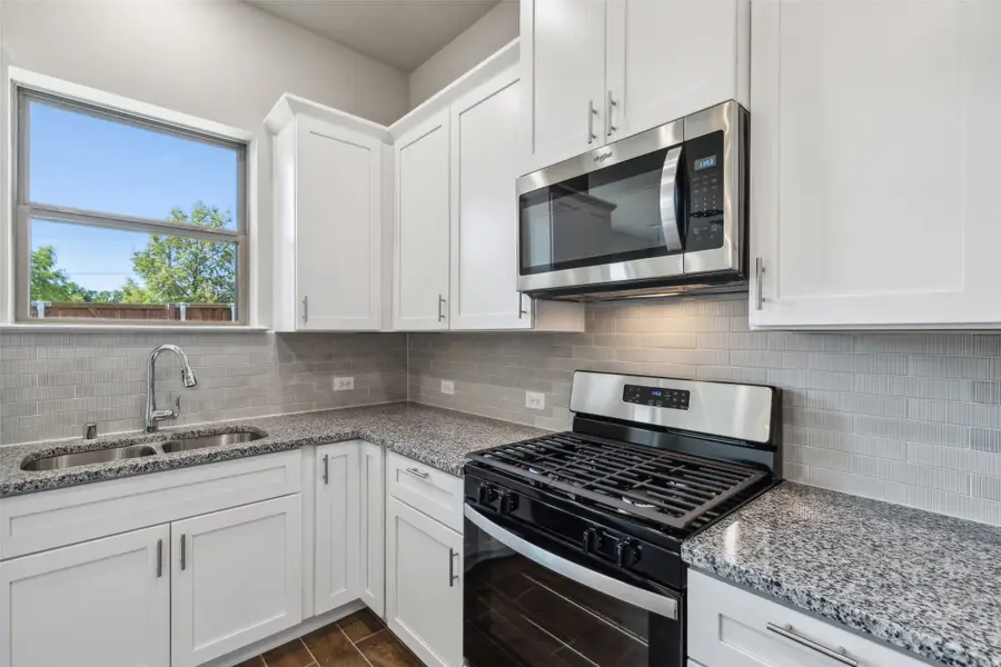 548 Hutchinson Lane, Lewisville, TX 75077 - Image #3