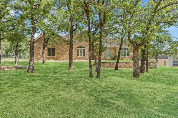 712 S Sugartree Drive, Lipan, TX 76462