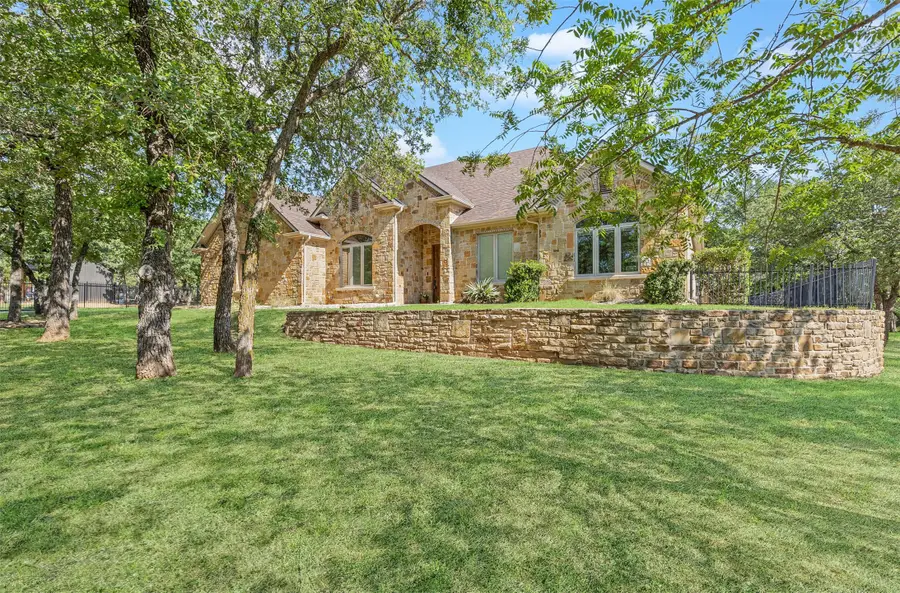 712 S Sugartree Drive, Lipan, TX 76462 - Image #2