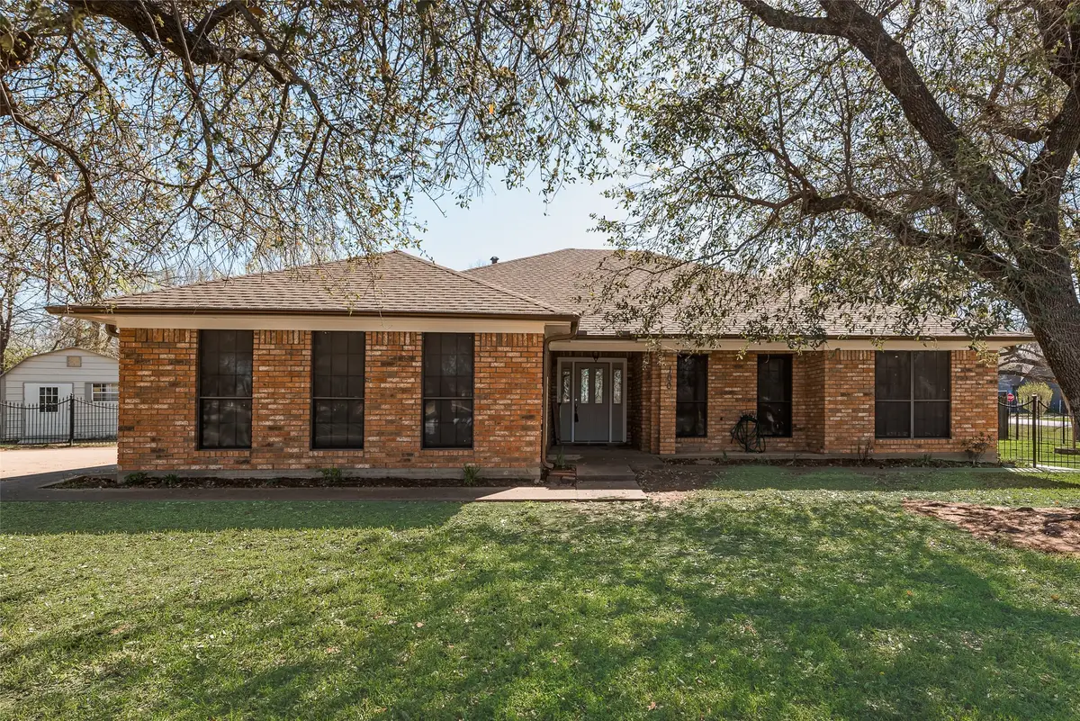 100 Juanita Avenue, Wills Point, TX 75169 - Image #1