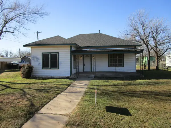 1206 S Main Street, Quanah, TX 79252