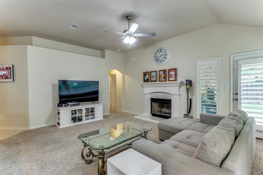 149 Wilson Cliff Drive, White Settlement, TX 76108 - Image #3