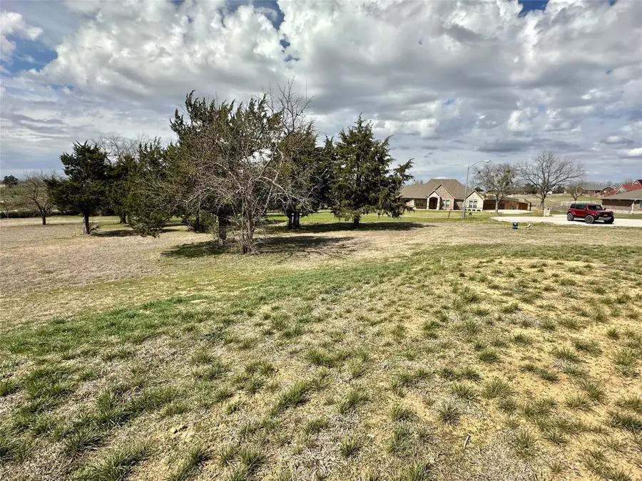 3102 Woodland Court, Gainesville, TX 76240 - Image #2