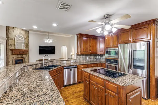 101 Creekpath Drive, Azle, TX 76020