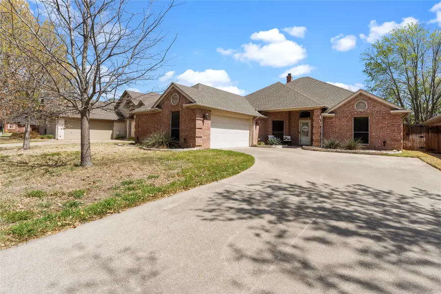 5560 Greenview Court, North Richland Hills, TX 76148 - Image #2
