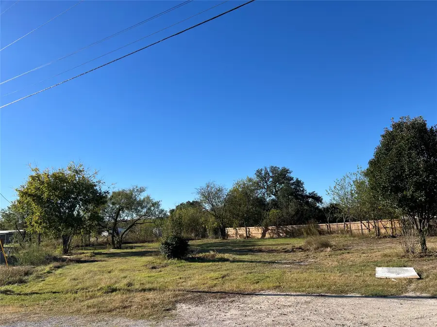 5601 Belaire Circle, Granbury, TX 76048 - Image #3