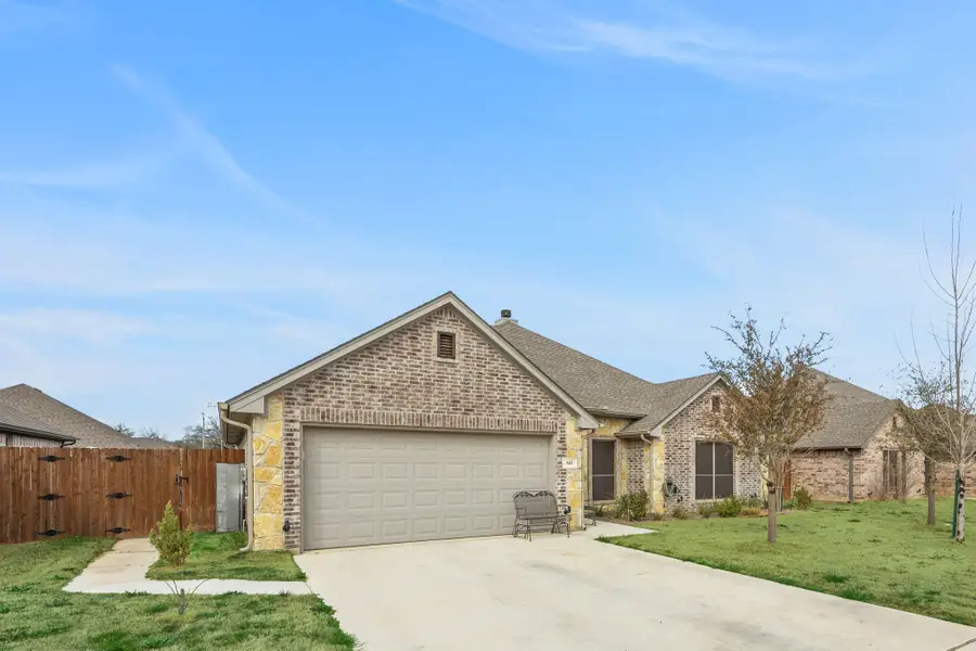 949 Avagail Avenue, Springtown, TX 76082 - Image #3