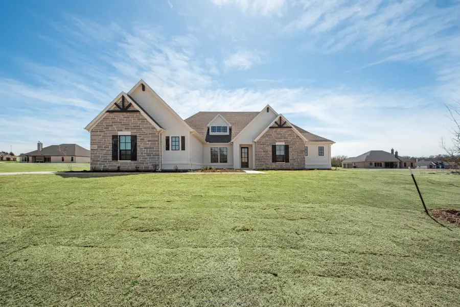 1435 Julian Drive, Van Alstyne, TX 75495 - Image #2