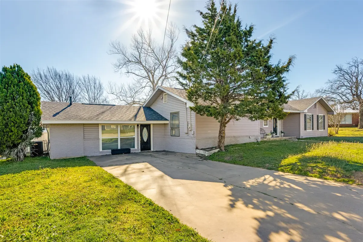 909 Coffield Street, Bowie, TX 76230 - Image #1