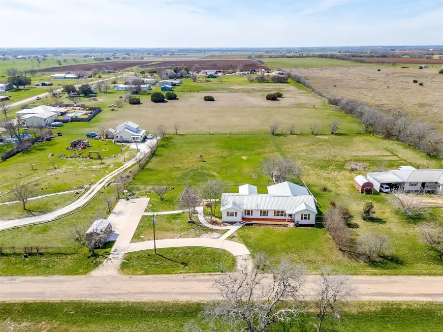 939 Twin Bends Road, Crawford, TX 76638 - Image #2