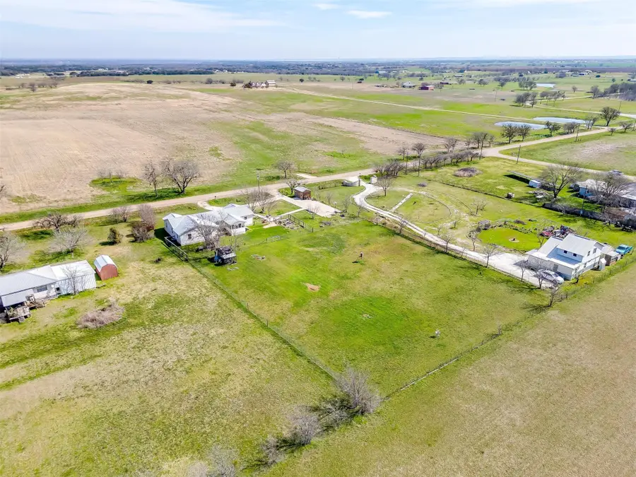 939 Twin Bends Road, Crawford, TX 76638 - Image #3