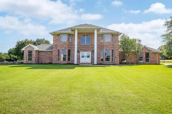 2212 Summit Drive, Burleson, TX 76028