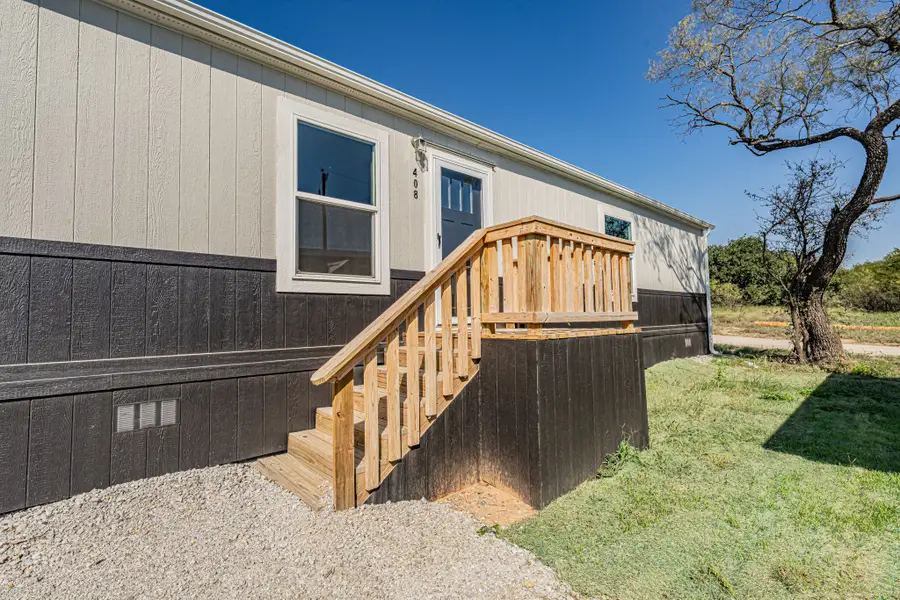 408 Sleepy Meadow Drive, Runaway Bay, TX 76426 - Image #3