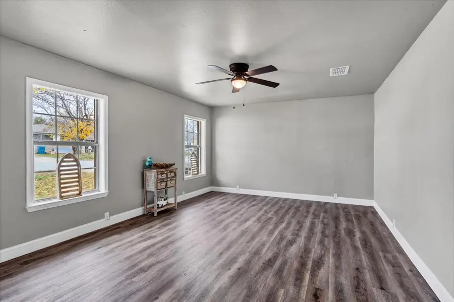 736 W Bullock Drive, Denison, TX 75020 - Image #2