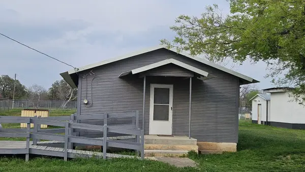 4 W Sherman Street, Mullin, TX 76864