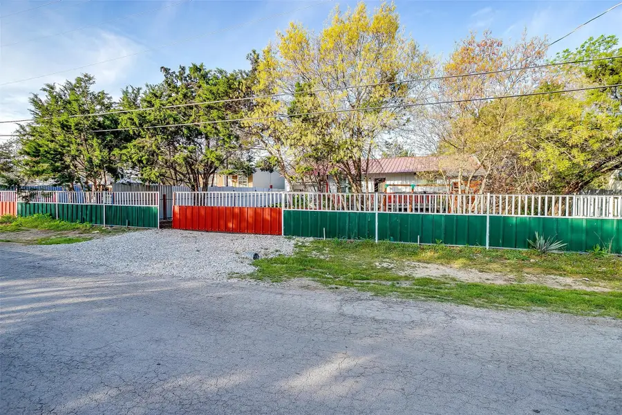 241 Western Lake Drive, Weatherford, TX 76087 - Image #3