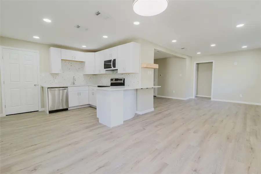 904 Edgewood Street, Ennis, TX 75119 - Image #3